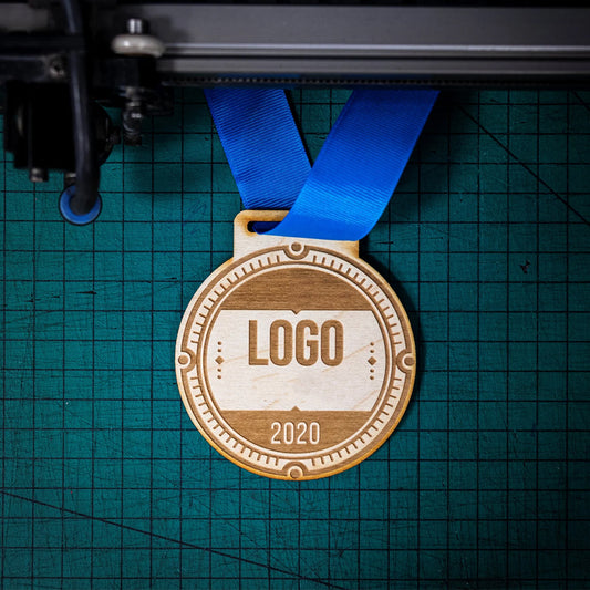 Diseño de medalla de madera personalizado