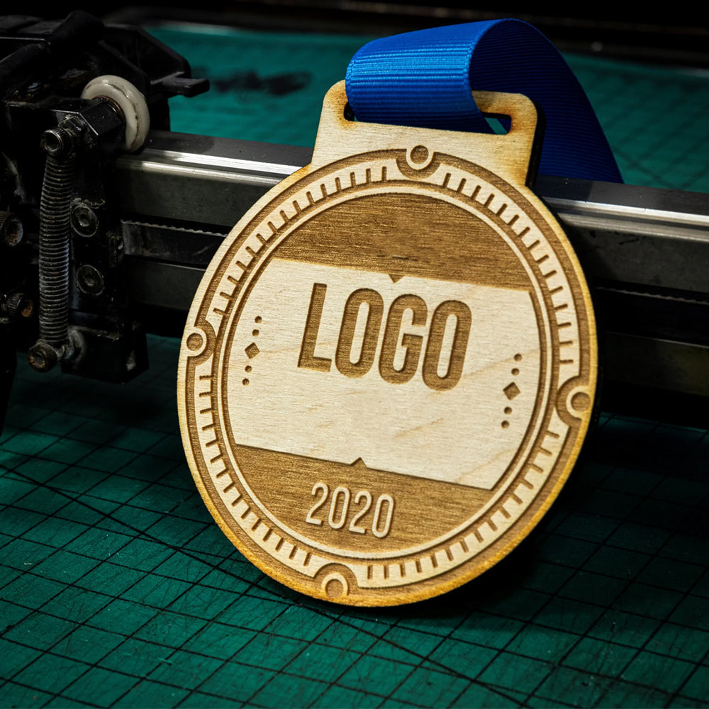 Diseño de medalla de madera personalizado