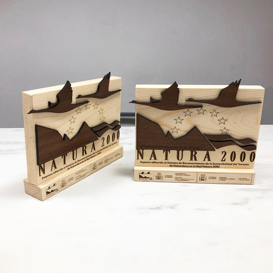 Trofeo tipo Placa en madera de pino