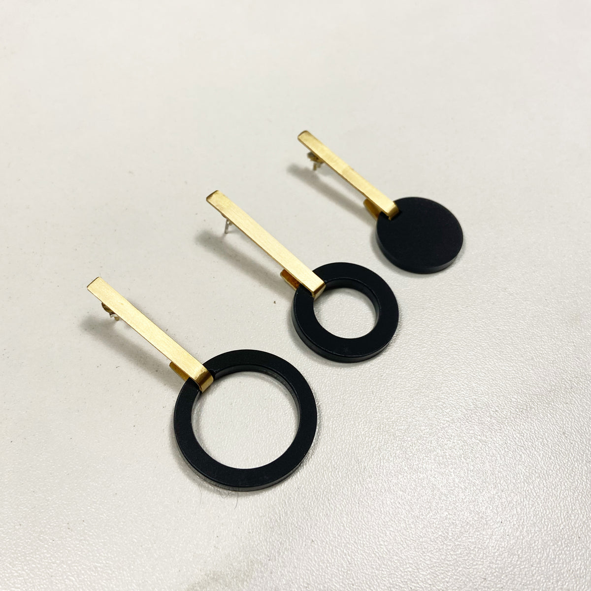Pendientes Sira latón y metacrilato